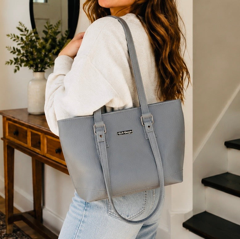 Mini B Handbag with Pockets and Magnetic Closure
