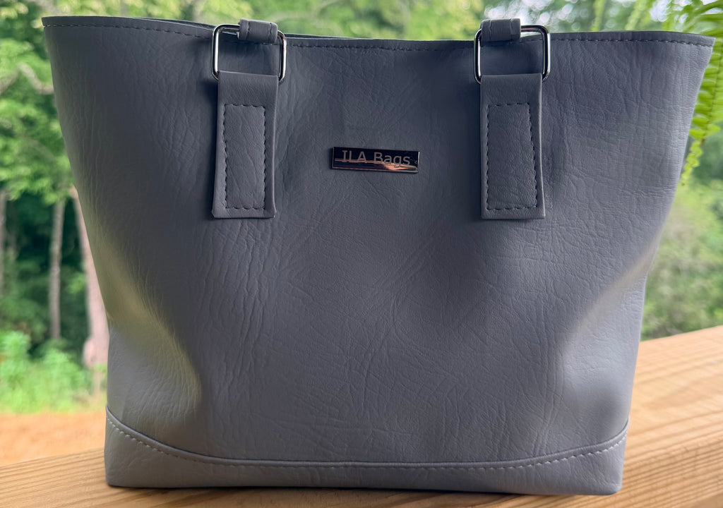 Mini B Handbag with Pockets and Magnetic Closure